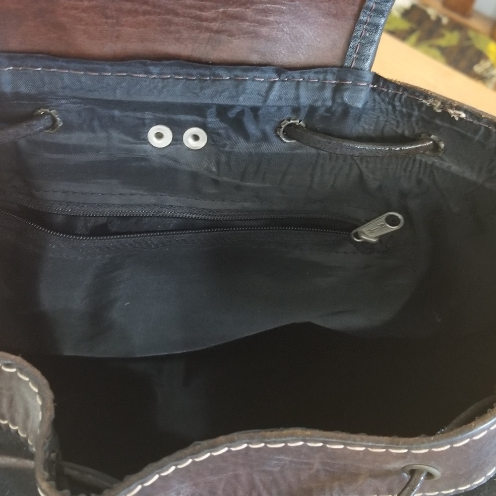 Handmade suede backpack from Peru - Picture 4 of 6